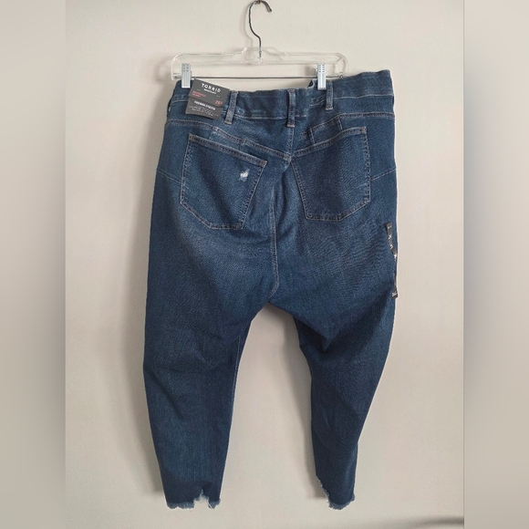 NWT TORRID | Bombshell Skinny Premium Stretch High-Rise Destructed Jeans Sz 26S - Picture 3 of 4